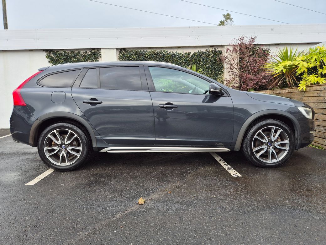 2017 Volvo V60 Cross Country
