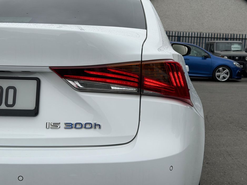 2018 Lexus IS 300h