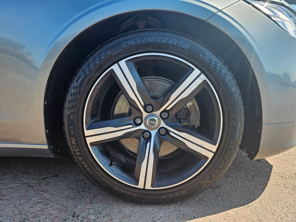 2017 Volvo S90