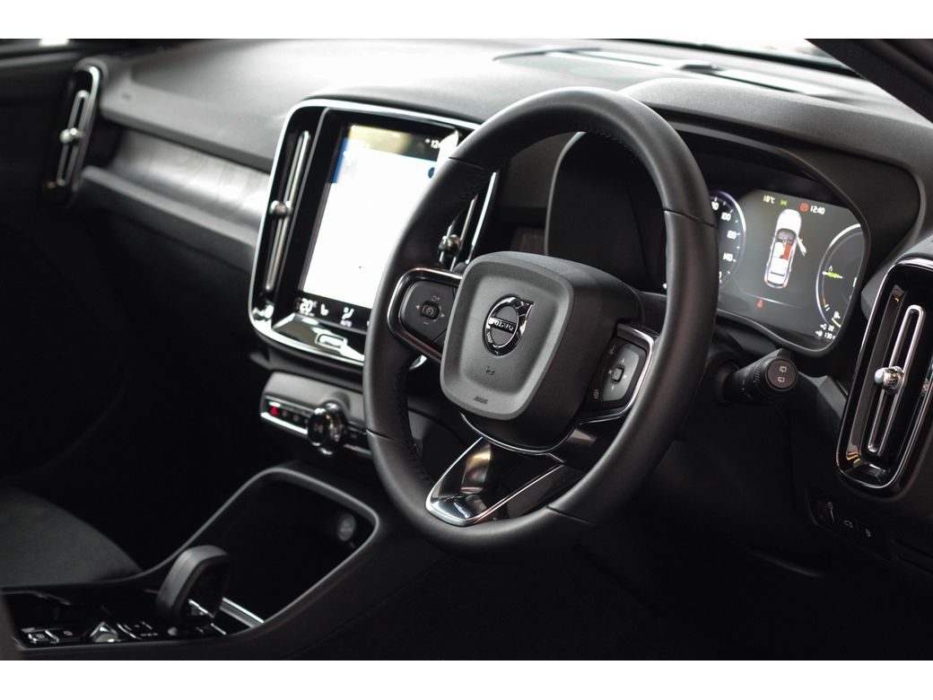 2023 Volvo XC40