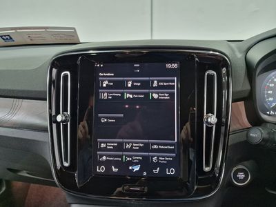 2023 Volvo XC40