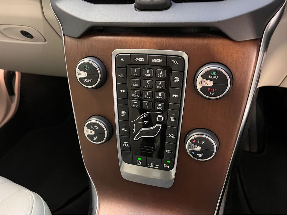 2017 Volvo V40
