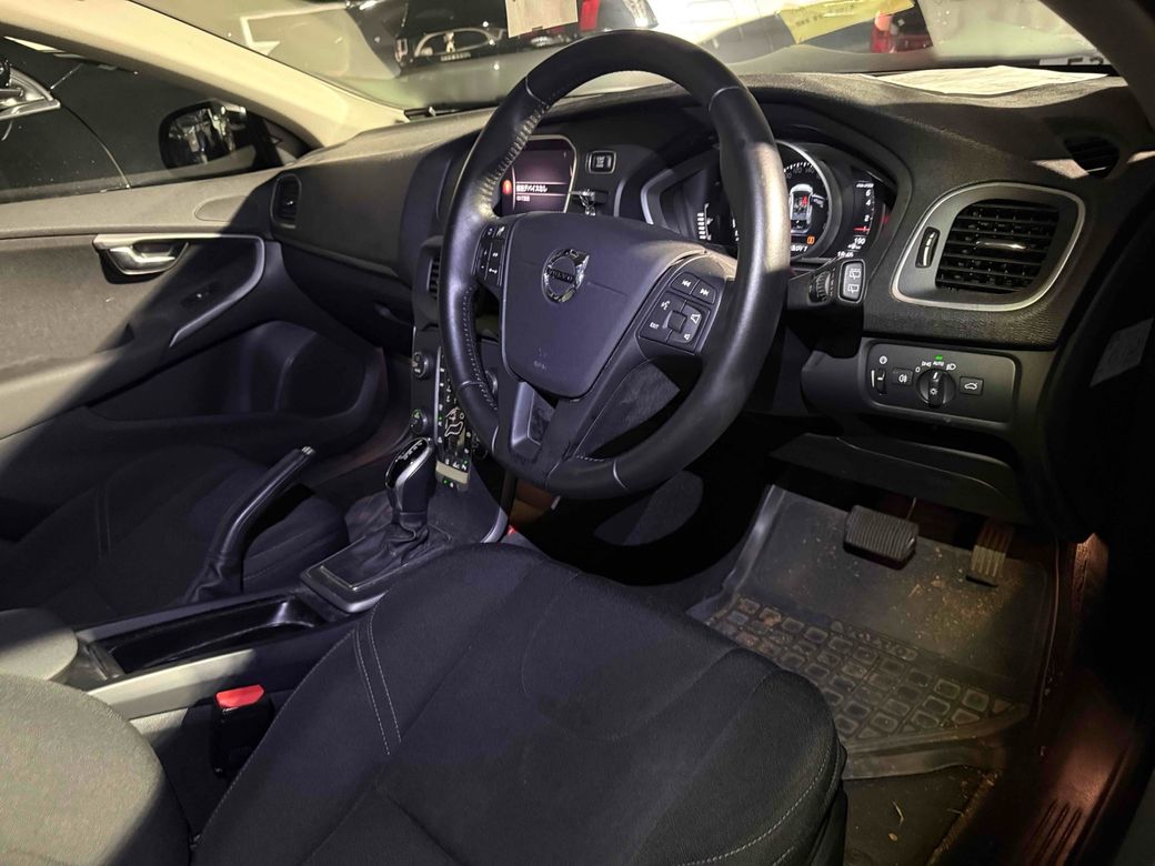 2018 Volvo V40