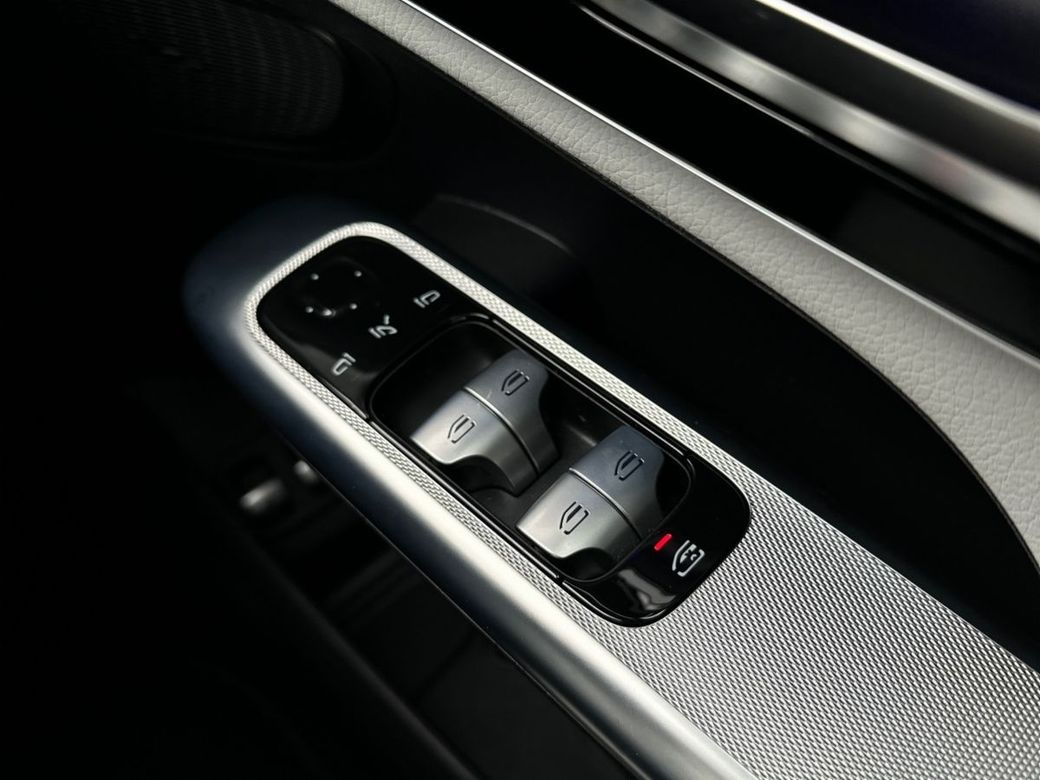 2025 Mercedes-Benz GLC Class