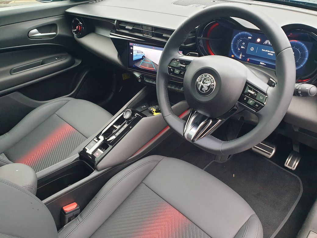 2025 Alfa Romeo Junior