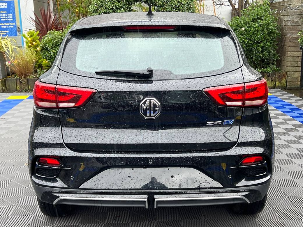 2023 MG ZS