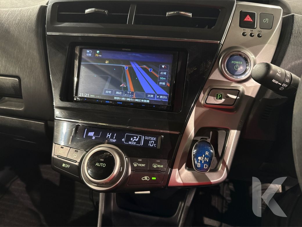 2019 Toyota Prius Alpha