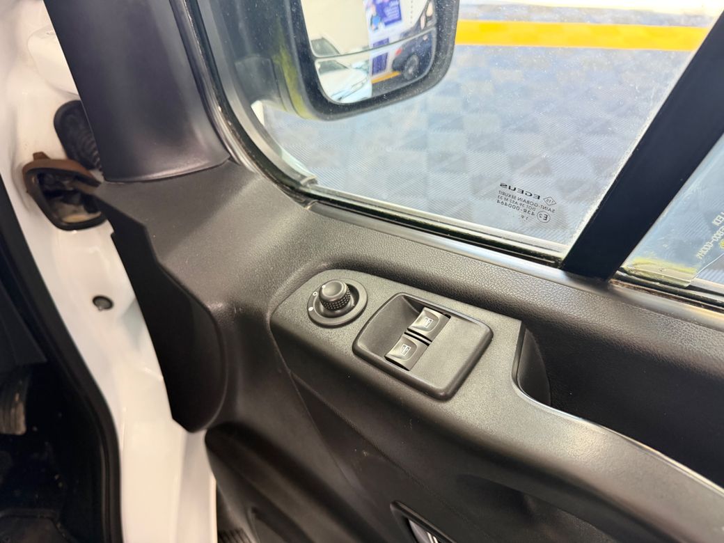 2020 Nissan NV300