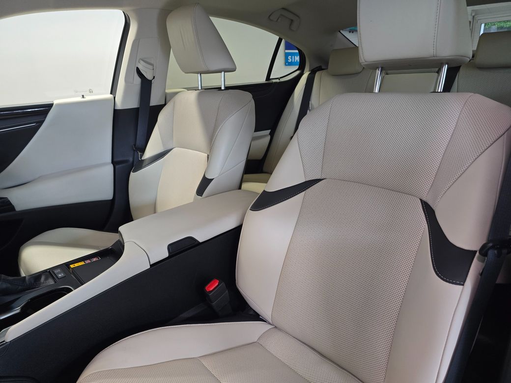 2025 Lexus ES 300h
