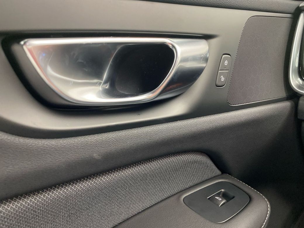 2025 Volvo V60