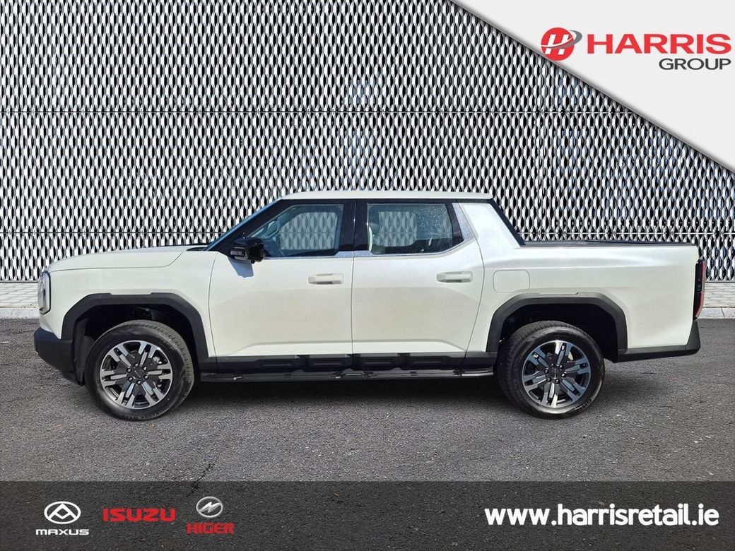 2026 White Maxus eTERRON 9