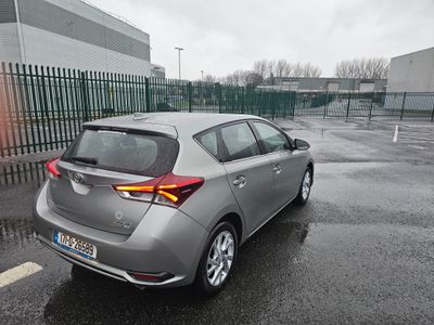 2017 Toyota Auris