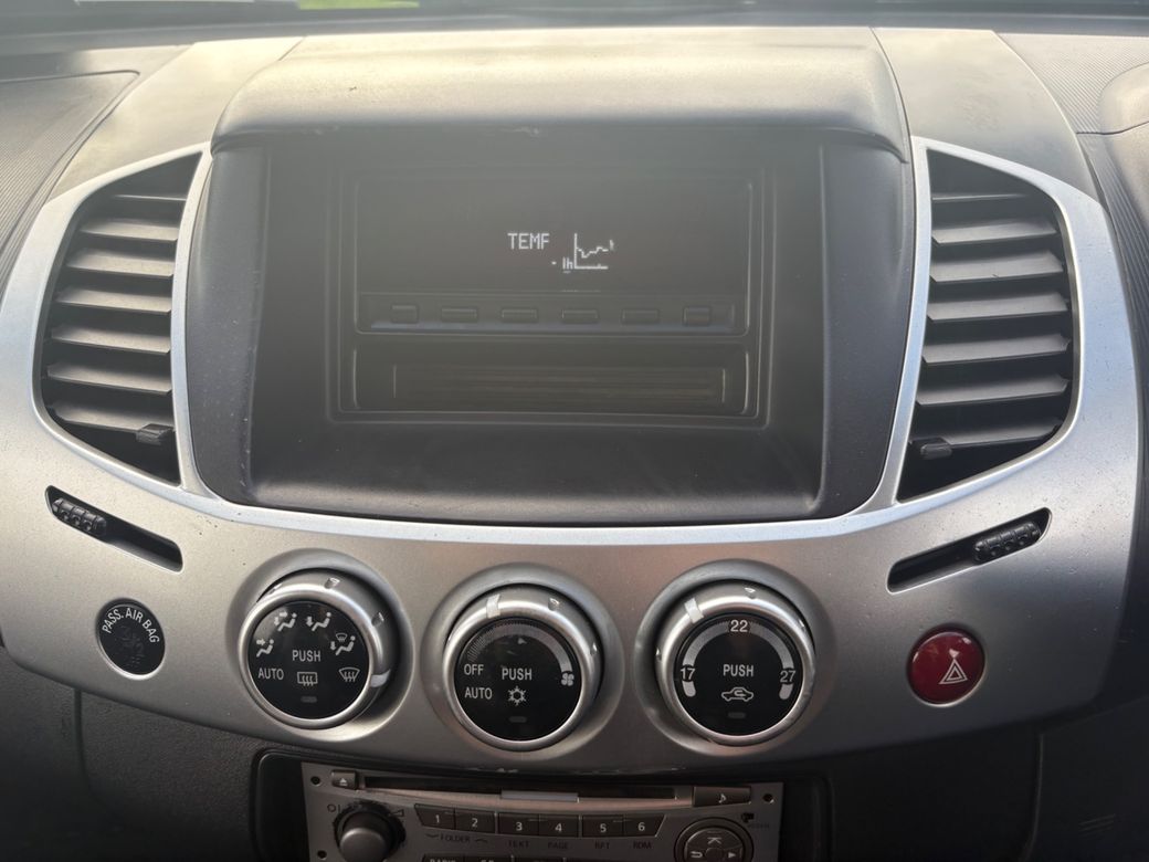 2014 Mitsubishi L200
