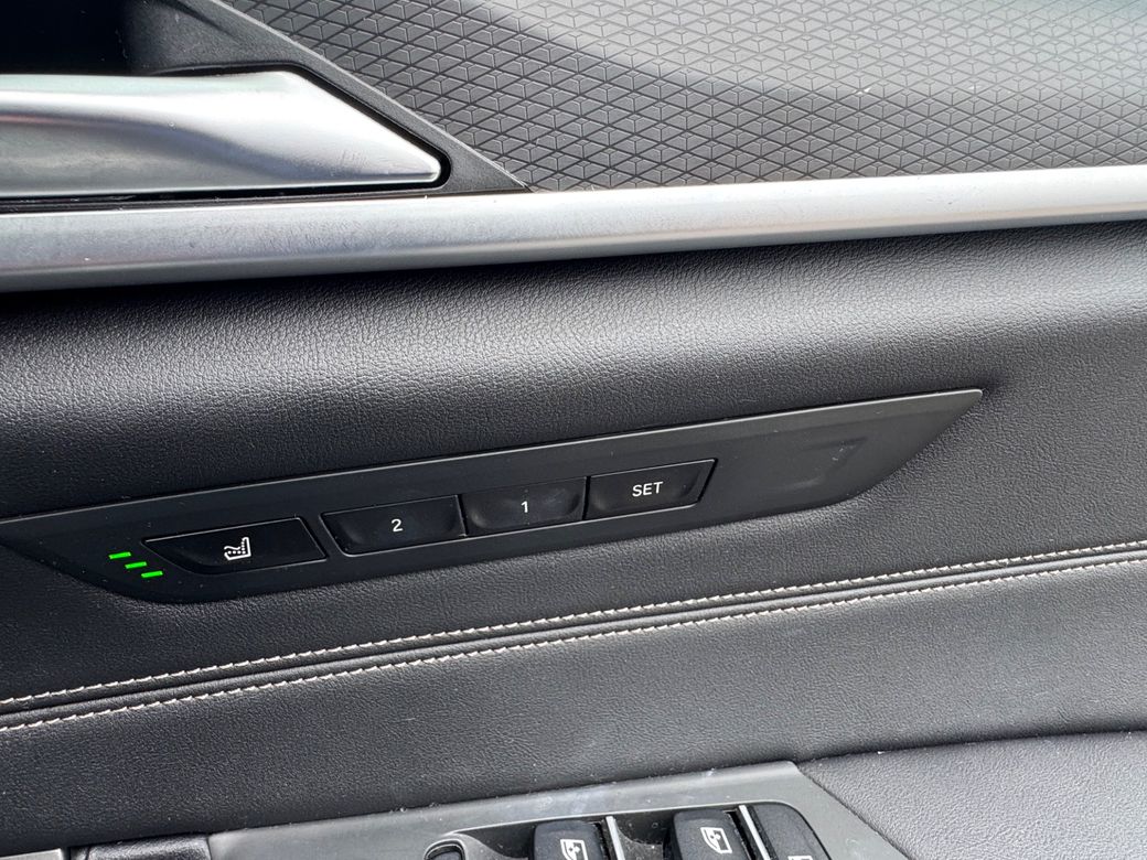 2023 BMW 520