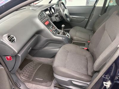 2011 Peugeot 5008