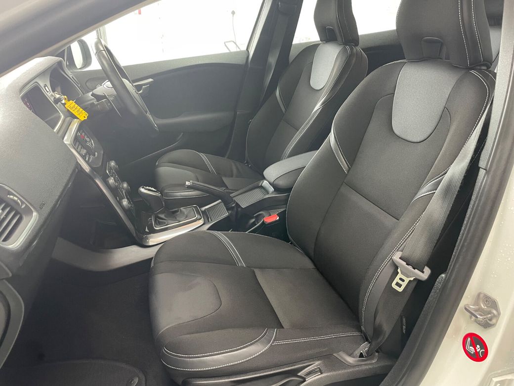 2017 Volvo V40