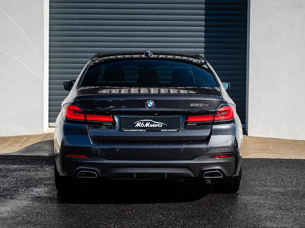 2022 BMW 520