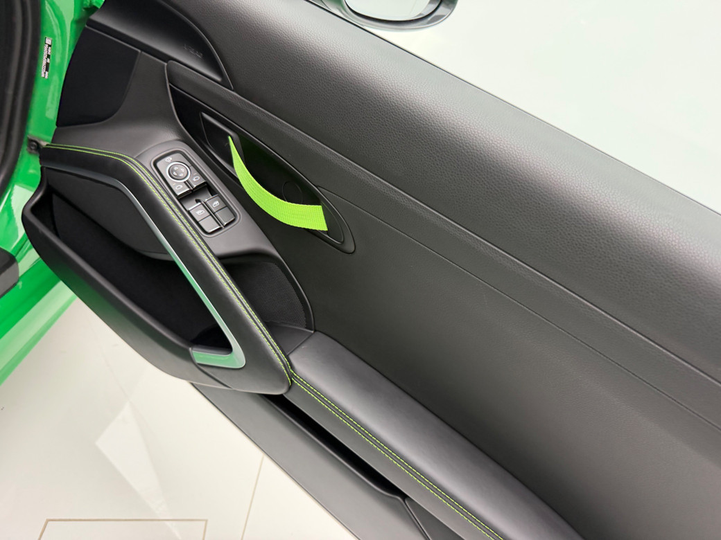2024 Porsche Cayman