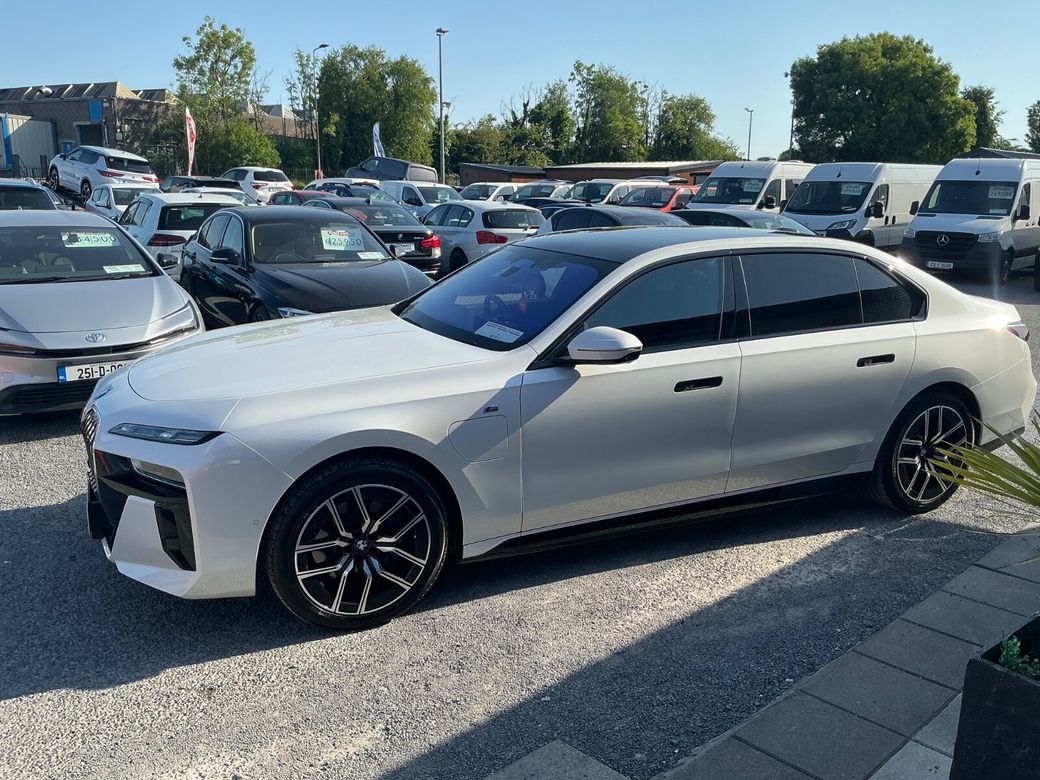 2025 BMW i7