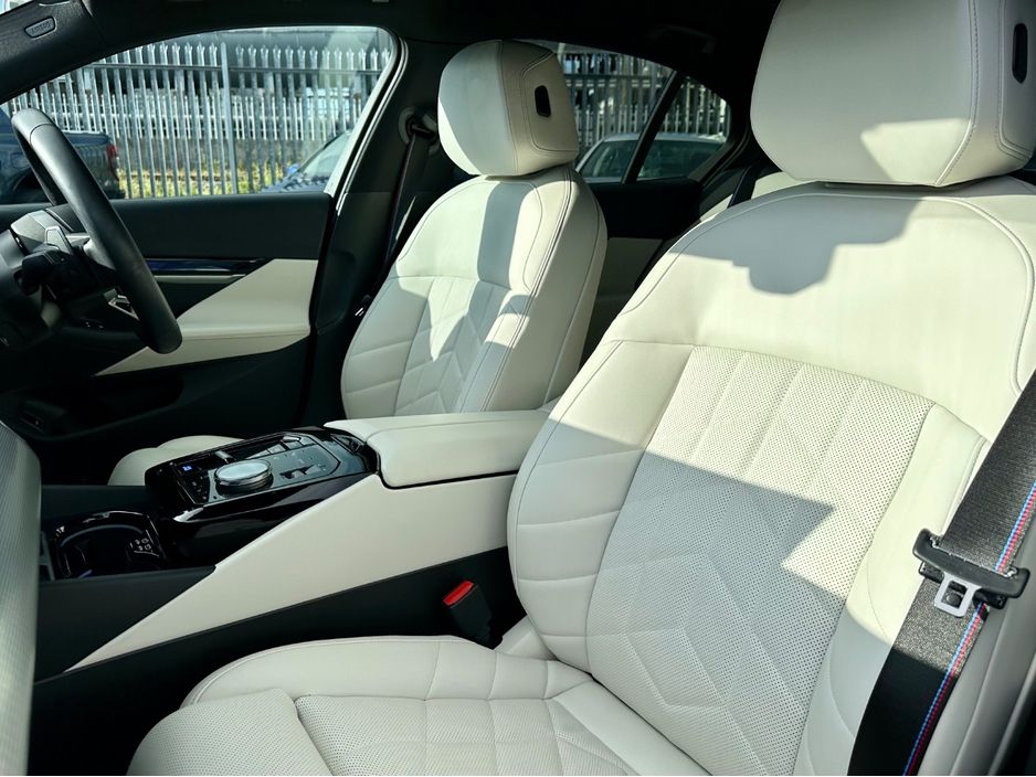2025 BMW i5