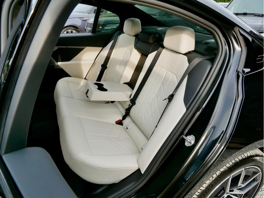2024 BMW i5