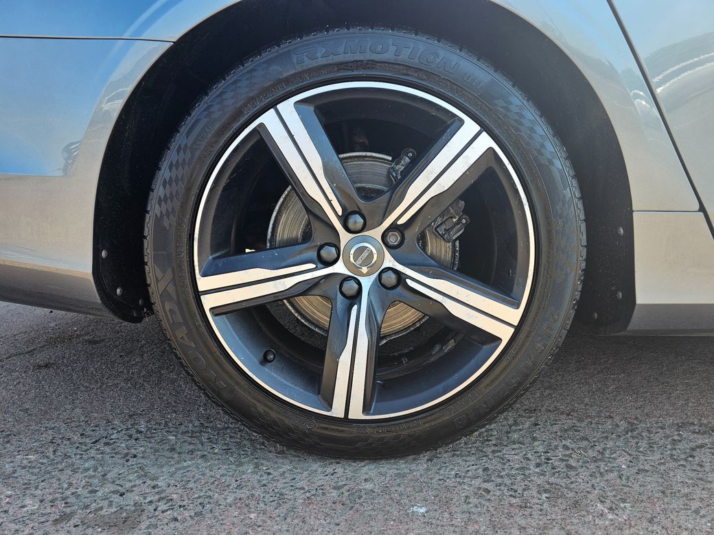 2017 Volvo S90
