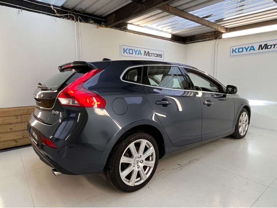 2017 Volvo V40