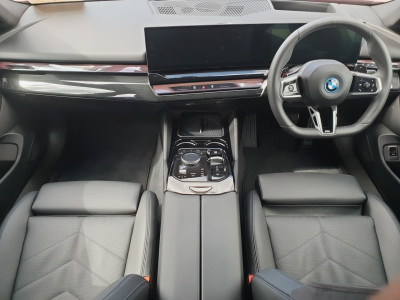 2025 BMW 530