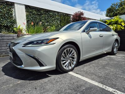 2020 Lexus ES 300h