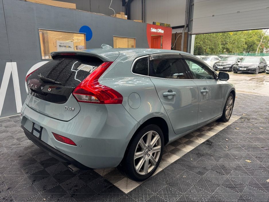 2017 Volvo V40