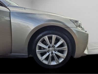 2015 Lexus IS 300h