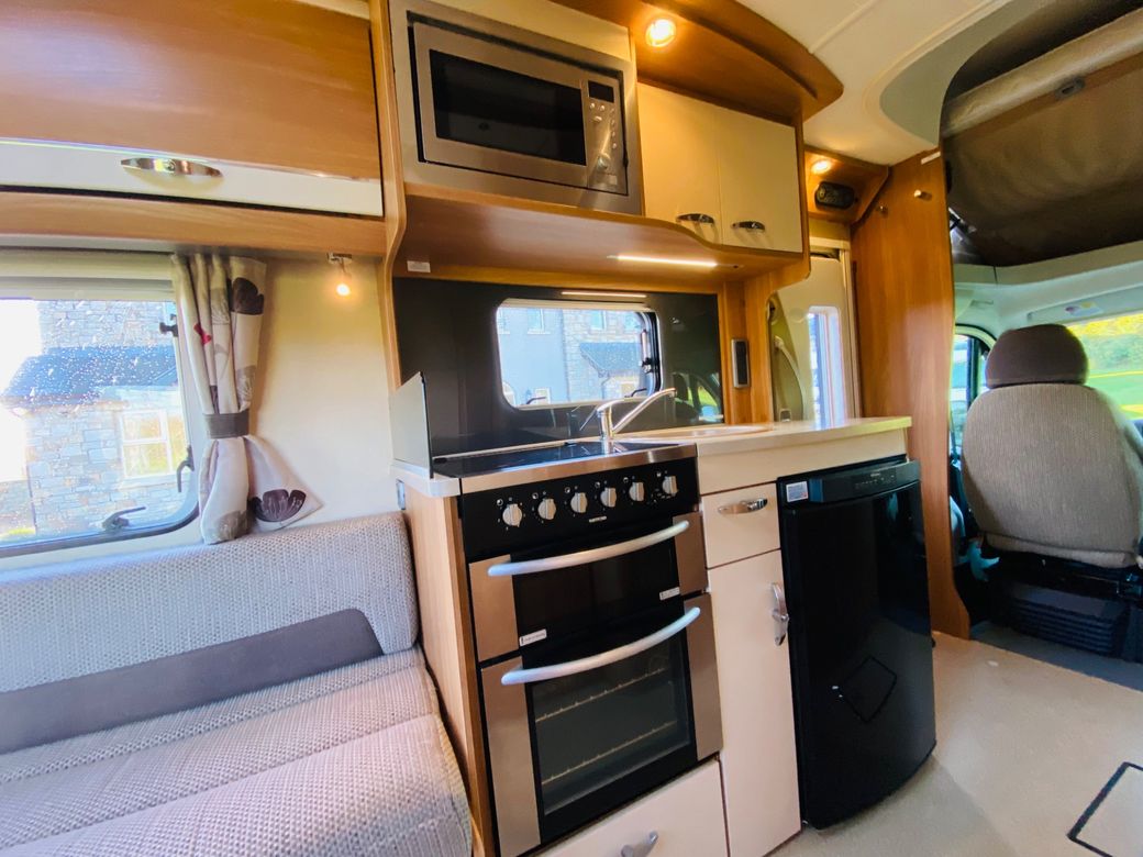 2014 SWIFT  SUNDANCE 584PR 4 BELT 4 BERTH R.H.D 