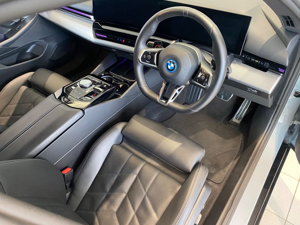 2024 BMW 530