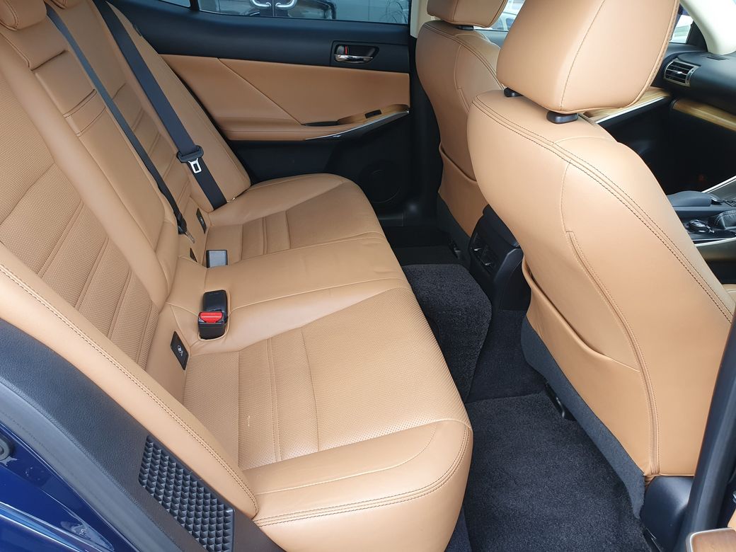 2014 Lexus IS 300h