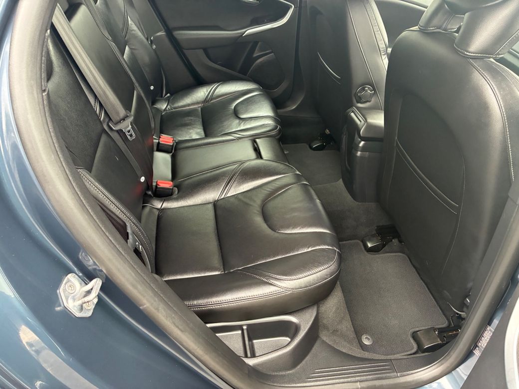 2019 Volvo V40