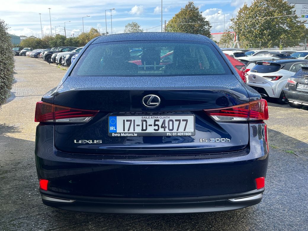2017 Lexus IS 300h