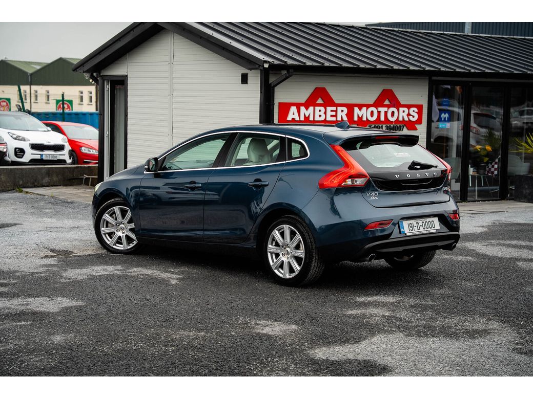 2019 Volvo V40