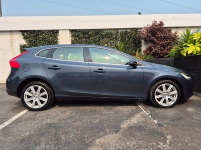 2020 Volvo V40
