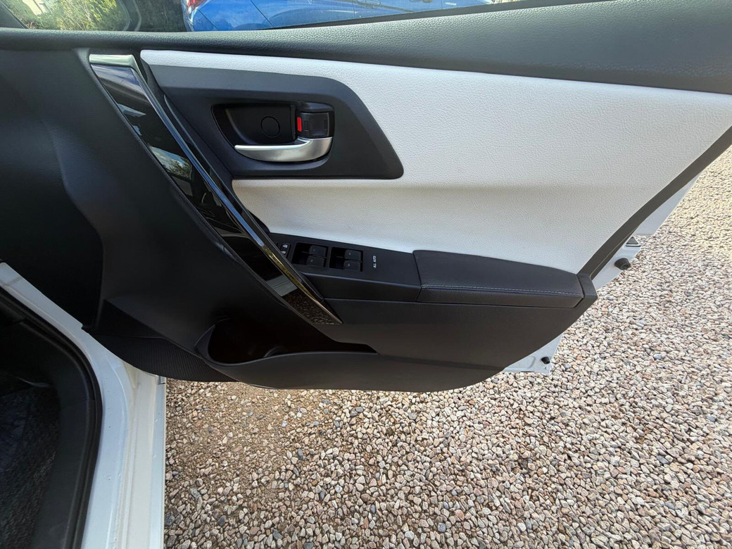 2016 Toyota Auris