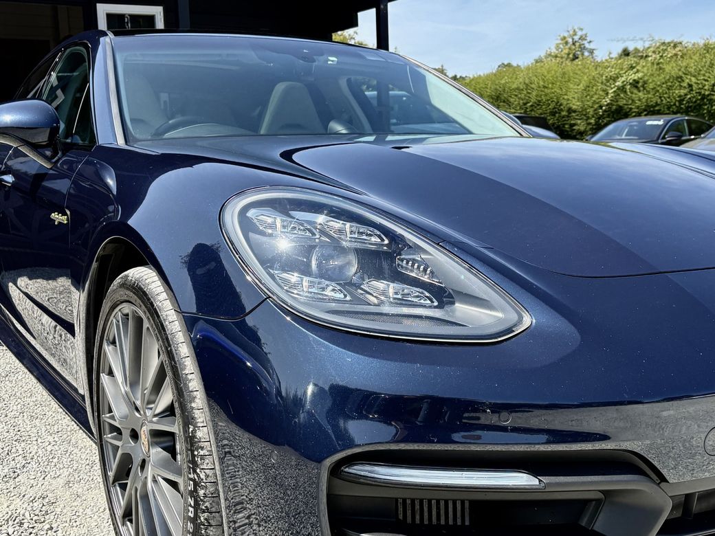 2022 Porsche Panamera