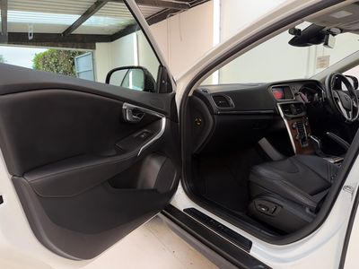 2017 Volvo V40