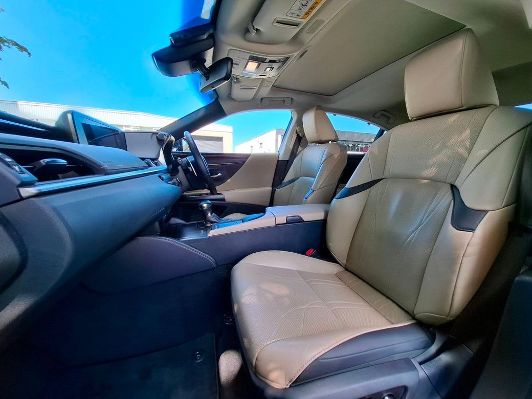 2021 Lexus ES 300h
