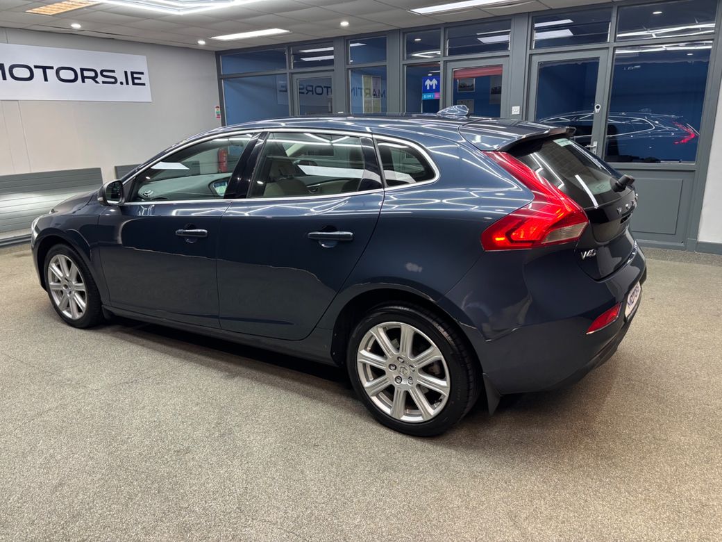 2017 Volvo V40