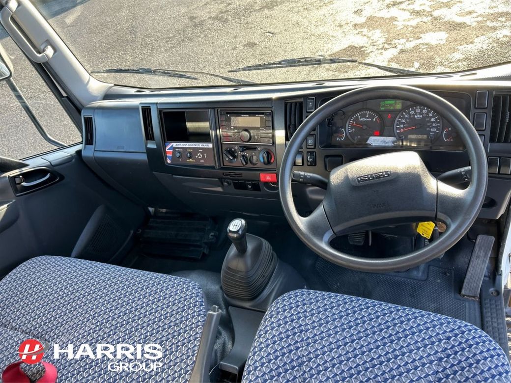 2022 White Isuzu NNR