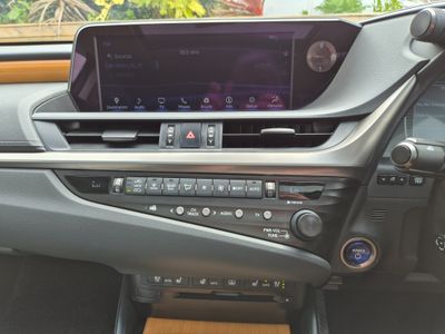 2020 Lexus ES 300h