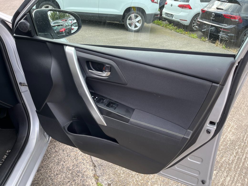 2015 Toyota Auris