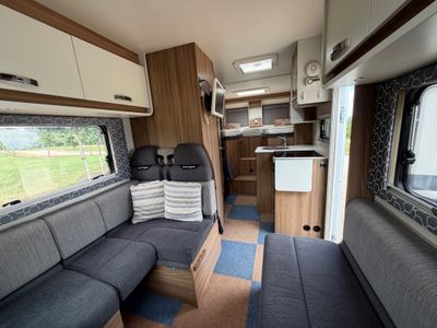2017 SWIFT ESCAPE 684 LOW PROFILE R.H.D