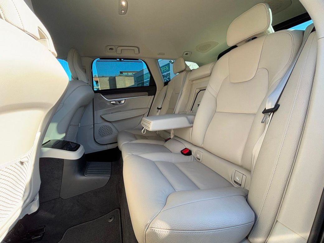 2025 Volvo V90