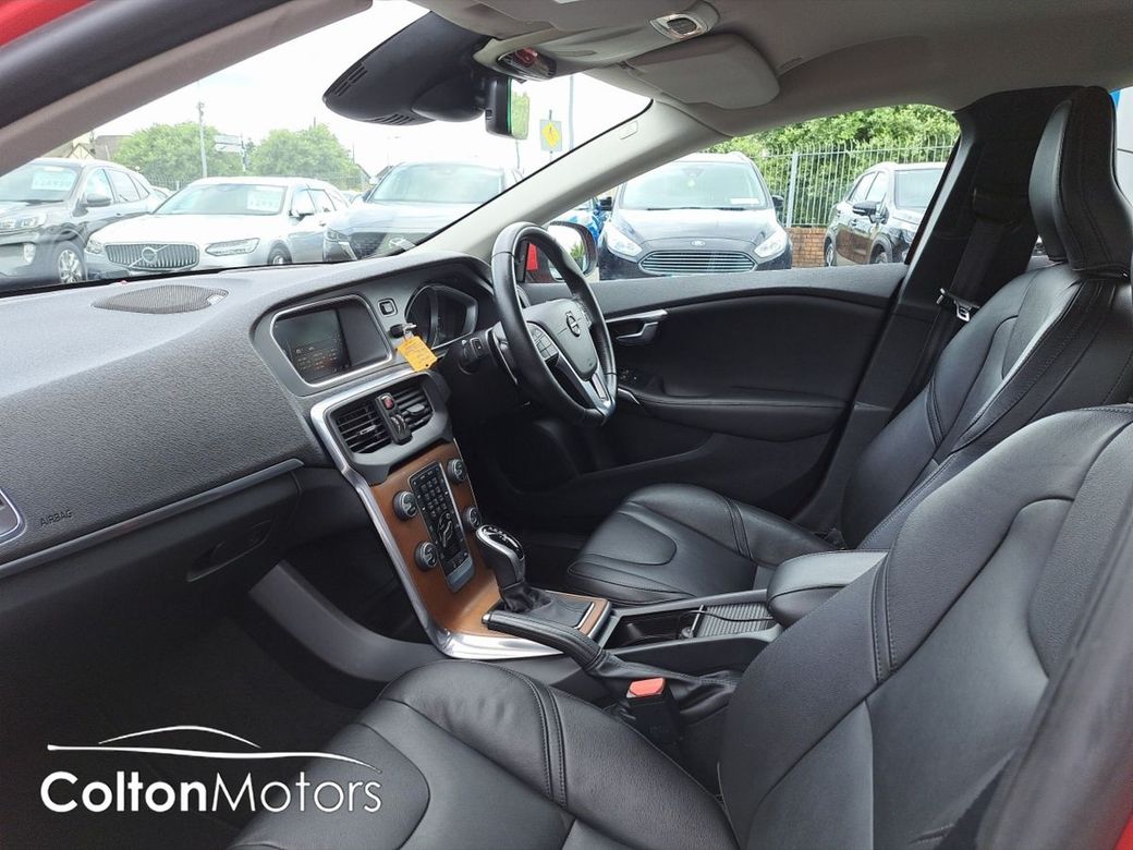 2017 Volvo V40