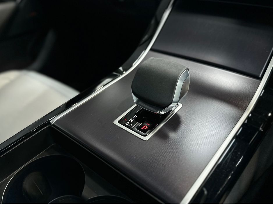 2025 Land Rover Range Rover Velar